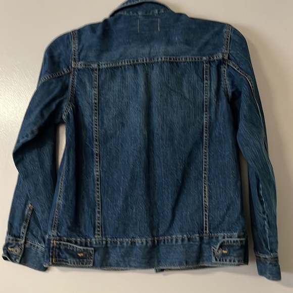 Old Navy Large jean jacket. Excellent used condition. 100% cotton. Med/dark blue - Picture 6 of 10